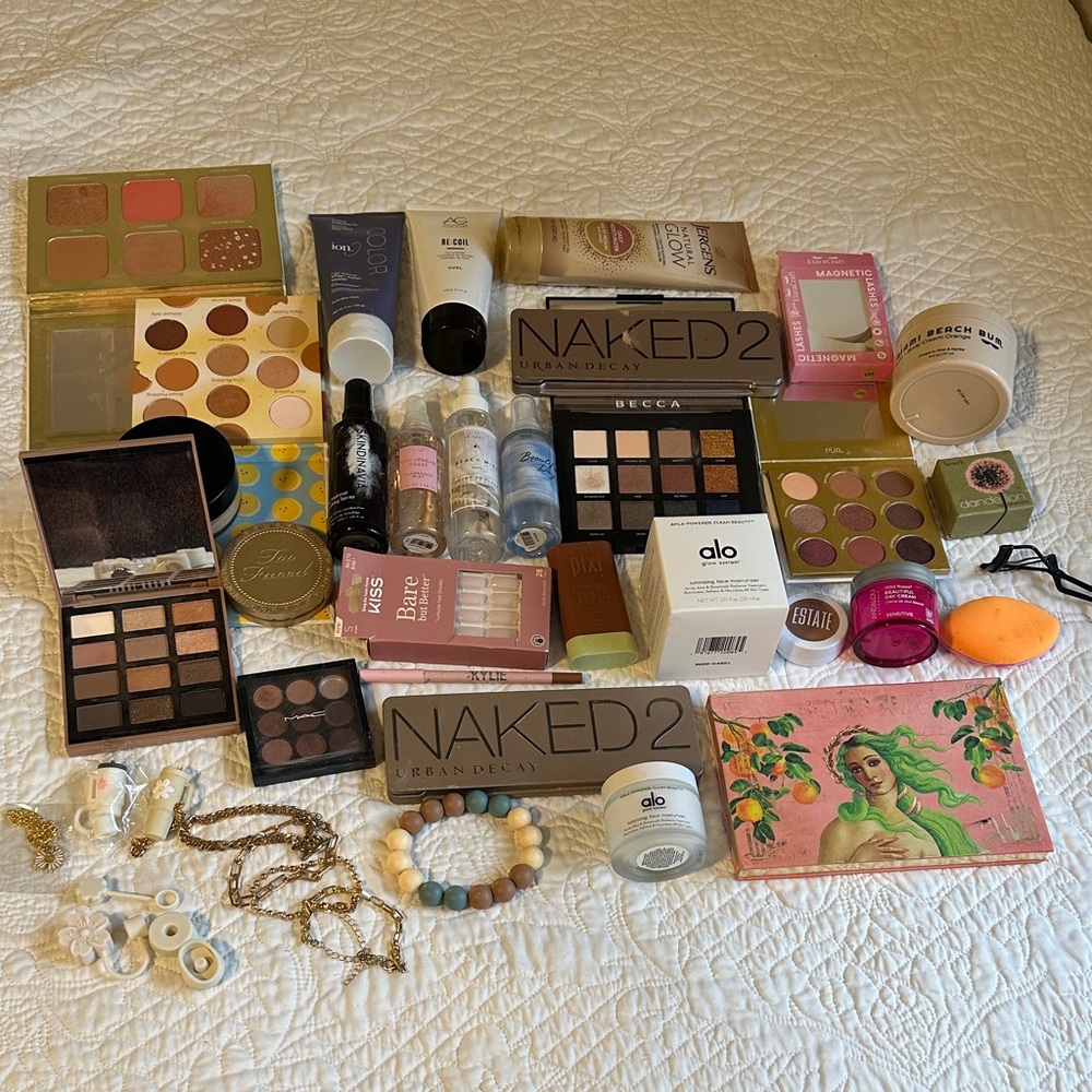 MAKEUP BUNDLE!!